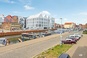 Waterlane Riverside SPA, Pool & Gym by Downtown Apartments