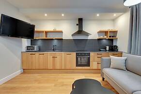 Waterlane Riverside SPA, Pool & Gym by Downtown Apartments