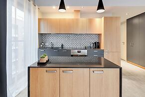 Waterlane Riverside SPA, Pool & Gym by Downtown Apartments