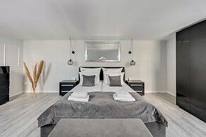 Waterlane Riverside SPA, Pool & Gym by Downtown Apartments