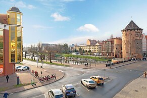 Waterlane Riverside SPA, Pool & Gym by Downtown Apartments