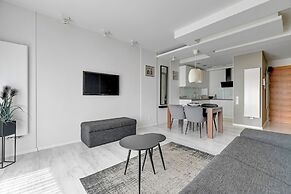 Waterlane Riverside SPA, Pool & Gym by Downtown Apartments