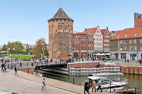 Waterlane Riverside SPA, Pool & Gym by Downtown Apartments