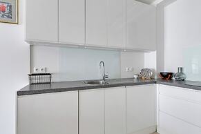 Waterlane Riverside SPA, Pool & Gym by Downtown Apartments