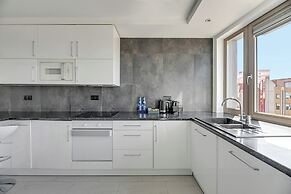 Waterlane Riverside SPA, Pool & Gym by Downtown Apartments