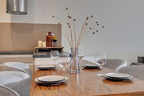 Waterlane Riverside SPA, Pool & Gym by Downtown Apartments