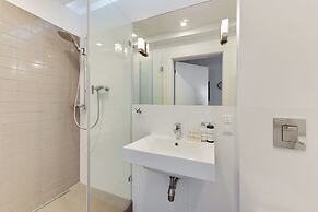 Waterlane Riverside SPA, Pool & Gym by Downtown Apartments