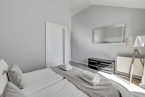 Waterlane Riverside SPA, Pool & Gym by Downtown Apartments