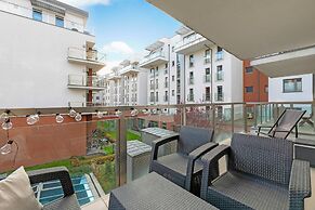 Waterlane Riverside SPA, Pool & Gym by Downtown Apartments