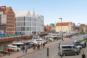 Waterlane Riverside SPA, Pool & Gym by Downtown Apartments