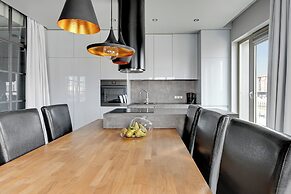 Waterlane Riverside SPA, Pool & Gym by Downtown Apartments