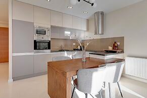 Waterlane Riverside SPA, Pool & Gym by Downtown Apartments