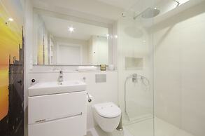 Waterlane Riverside SPA, Pool & Gym by Downtown Apartments