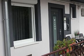 Kitty Downtown Apartman