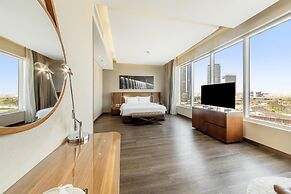 Radisson Blu Hotel, Dubai Canal View