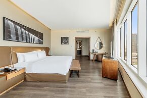 Radisson Blu Hotel, Dubai Canal View