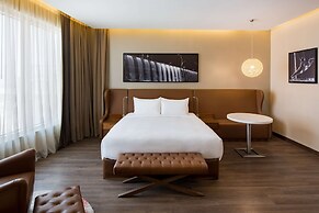 Radisson Blu Hotel, Dubai Canal View