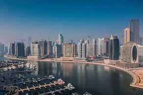 Radisson Blu Hotel, Dubai Canal View