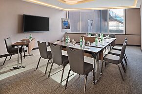 Radisson Blu Hotel, Dubai Canal View