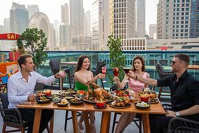 Radisson Blu Hotel, Dubai Canal View