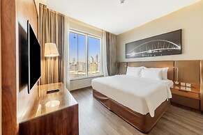 Radisson Blu Hotel, Dubai Canal View