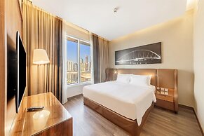 Radisson Blu Hotel, Dubai Canal View
