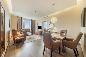 Radisson Blu Hotel, Dubai Canal View
