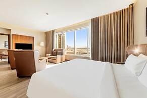 Radisson Blu Hotel, Dubai Canal View