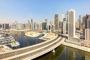 Radisson Blu Hotel, Dubai Canal View