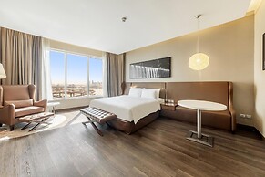 Radisson Blu Hotel, Dubai Canal View