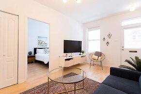 Beautiful and Cozy Steps From Mount-royal