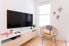 Beautiful and Cozy Steps From Mount-royal