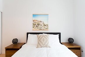 Beautiful and Cozy Steps From Mount-royal