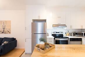 Beautiful and Cozy Steps From Mount-royal