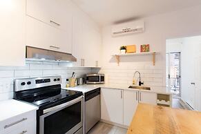 Beautiful and Cozy Steps From Mount-royal