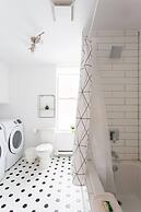 Beautiful and Cozy Steps From Mount-royal