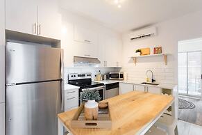 Beautiful and Cozy Steps From Mount-royal