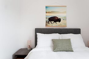 Beautiful and Cozy Steps From Mount-royal