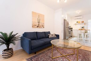 Beautiful and Cozy Steps From Mount-royal