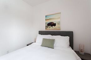 Beautiful and Cozy Steps From Mount-royal