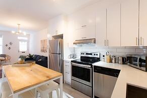 Beautiful and Cozy Steps From Mount-royal