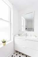 Beautiful and Cozy Steps From Mount-royal