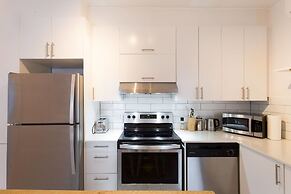 Beautiful and Cozy Steps From Mount-royal