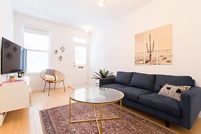 Beautiful and Cozy Steps From Mount-royal