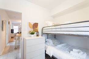 Beautiful and Cozy Steps From Mount-royal