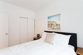 Beautiful and Cozy Steps From Mount-royal