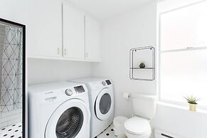 Beautiful and Cozy Steps From Mount-royal