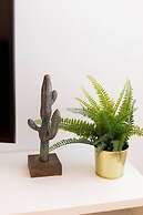 Beautiful and Cozy Steps From Mount-royal