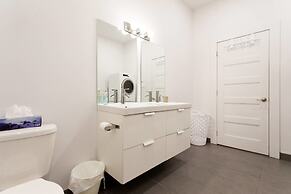 Amazing Plateau Loft Steps Away From Mount-royal