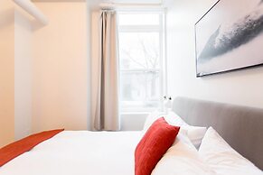 Amazing Plateau Loft Steps Away From Mount-royal